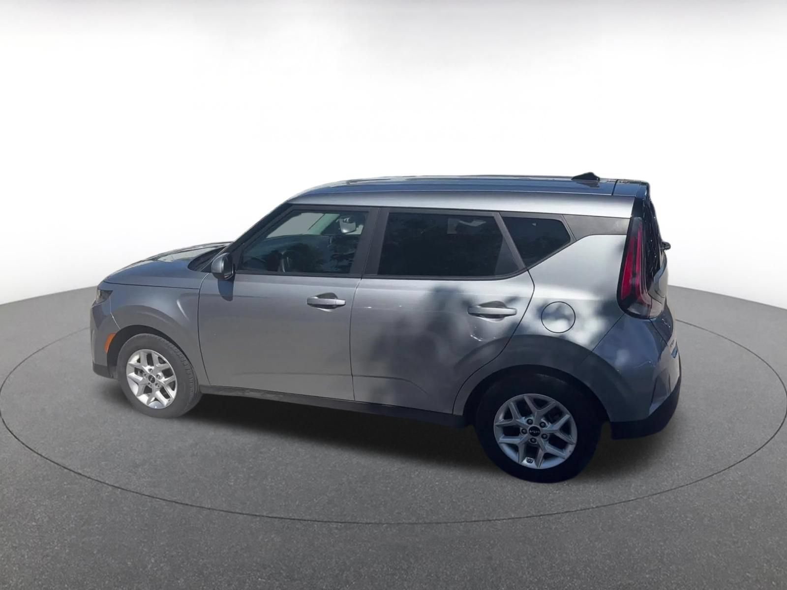 Used 2025 Kia Soul LX w/ LX Technology Package FWD image 10