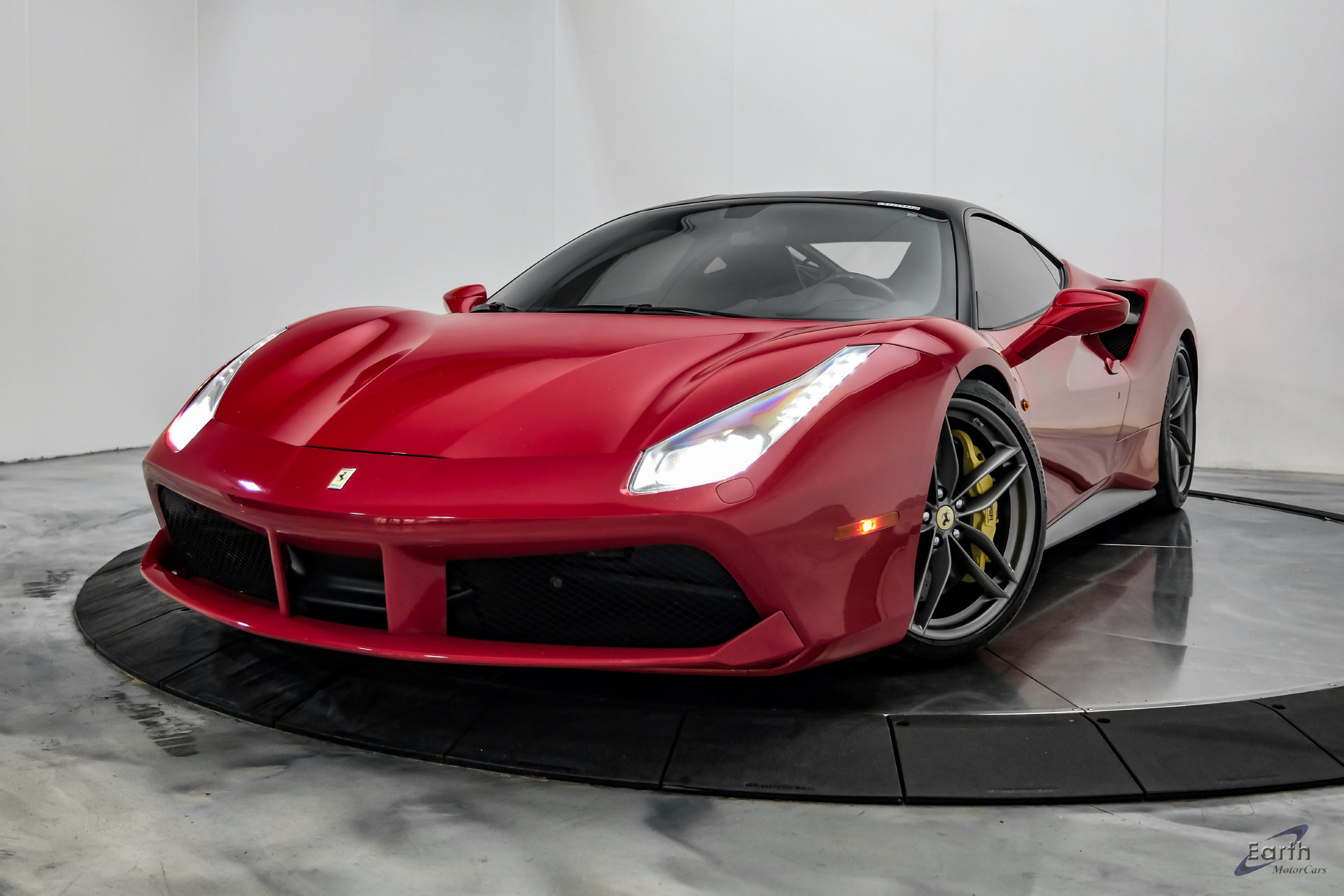 Used 2017 Ferrari 488 GTB RWD image 6