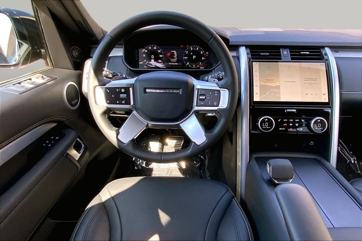 Used 2025 Land Rover Discovery Dynamic SE AWD/4WD image 6