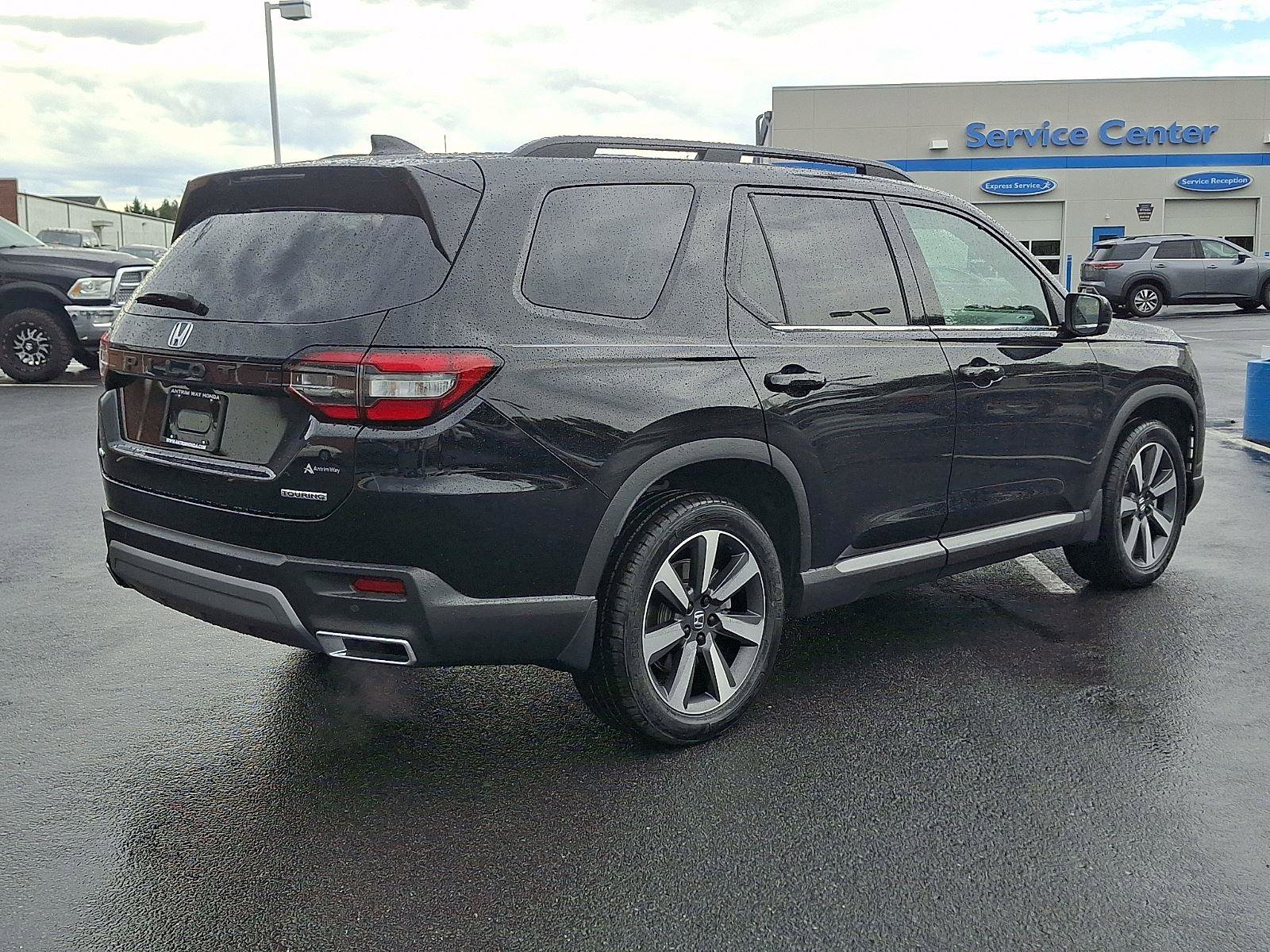 Used 2024 Honda Pilot Touring image 6