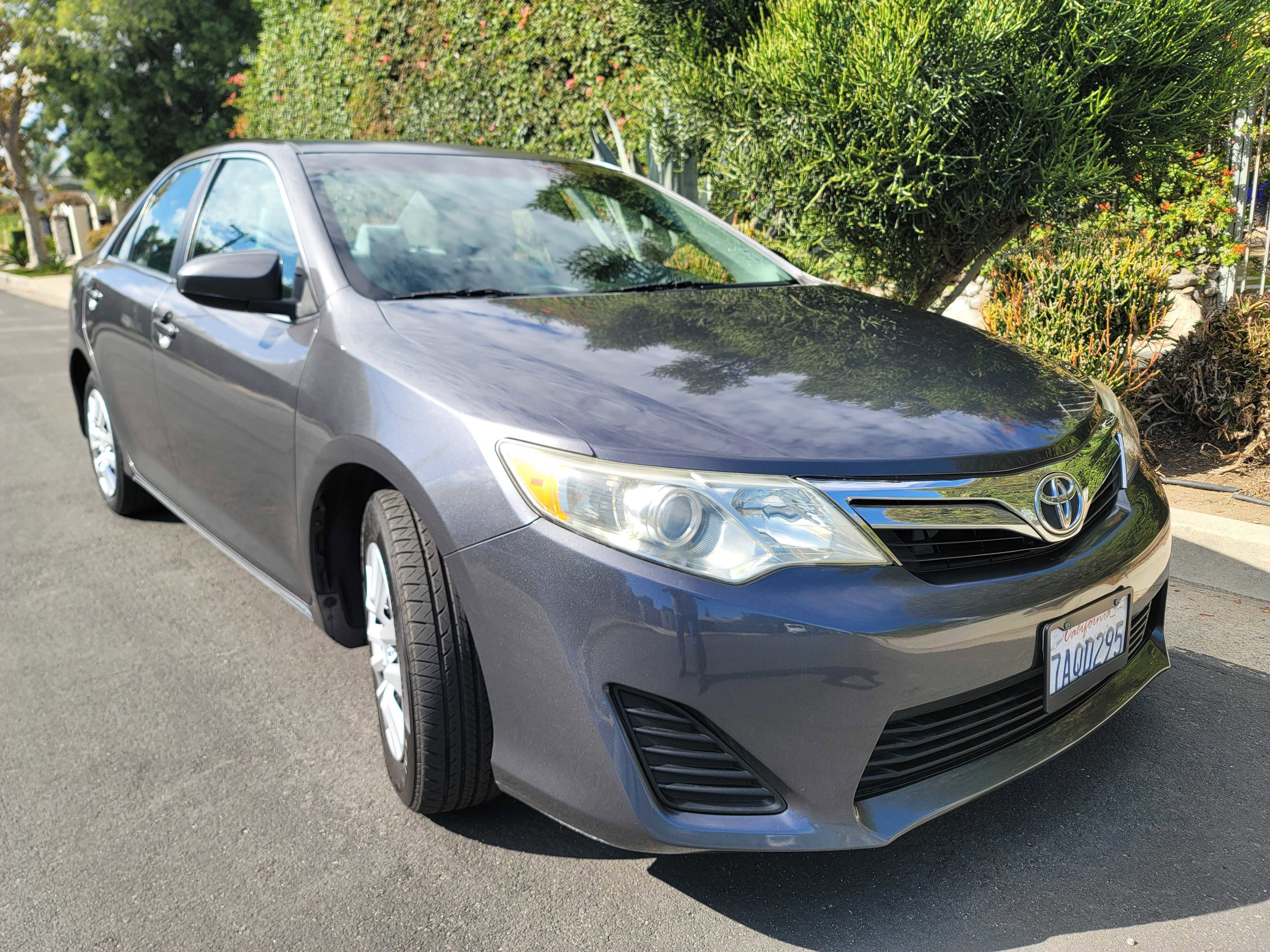 Used 2013 Toyota Camry LE image 2