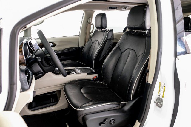 Used 2022 Chrysler Pacifica Limited FWD image 32