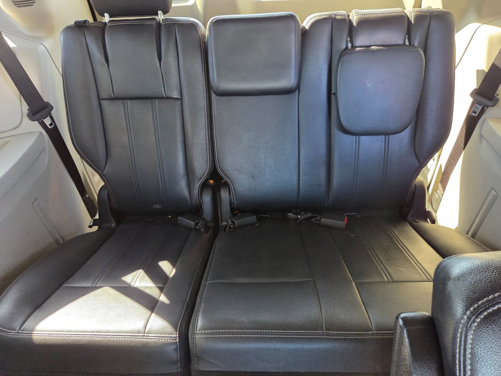 Used 2014 Chrysler Town & Country Touring image 10