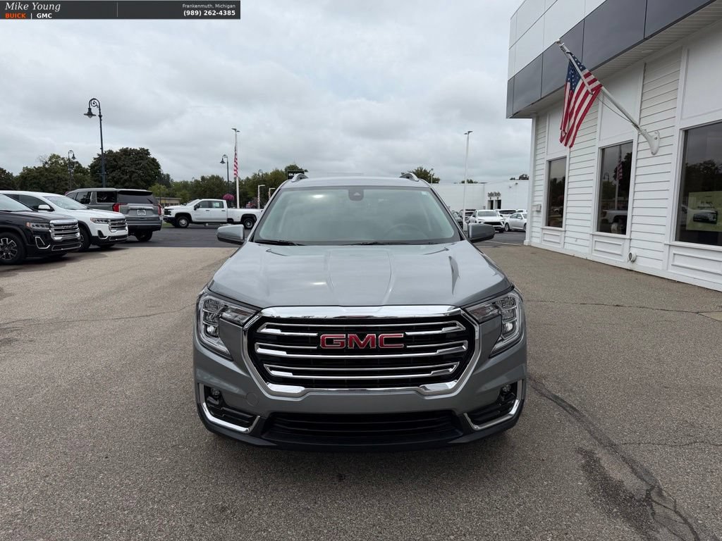 Used 2024 GMC Terrain SLT FWD image 2