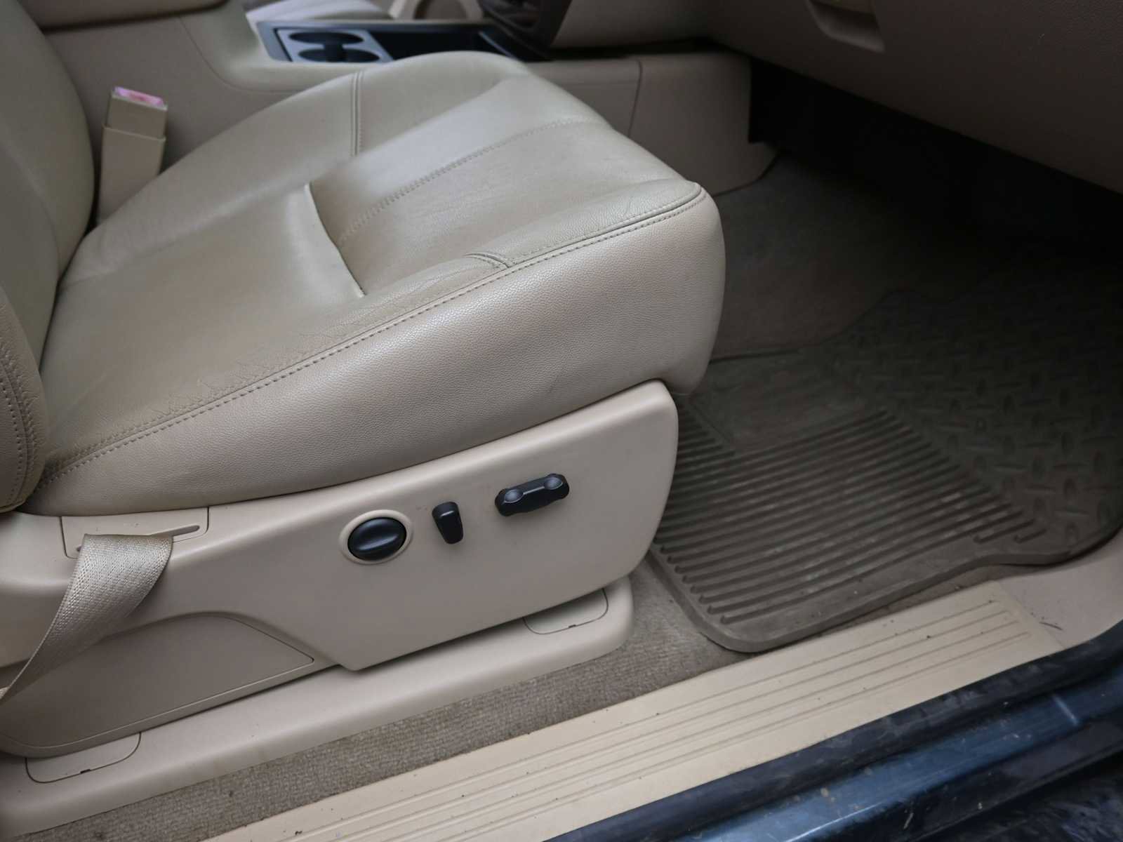 Used 2012 Chevrolet Silverado 3500 LTZ image 28