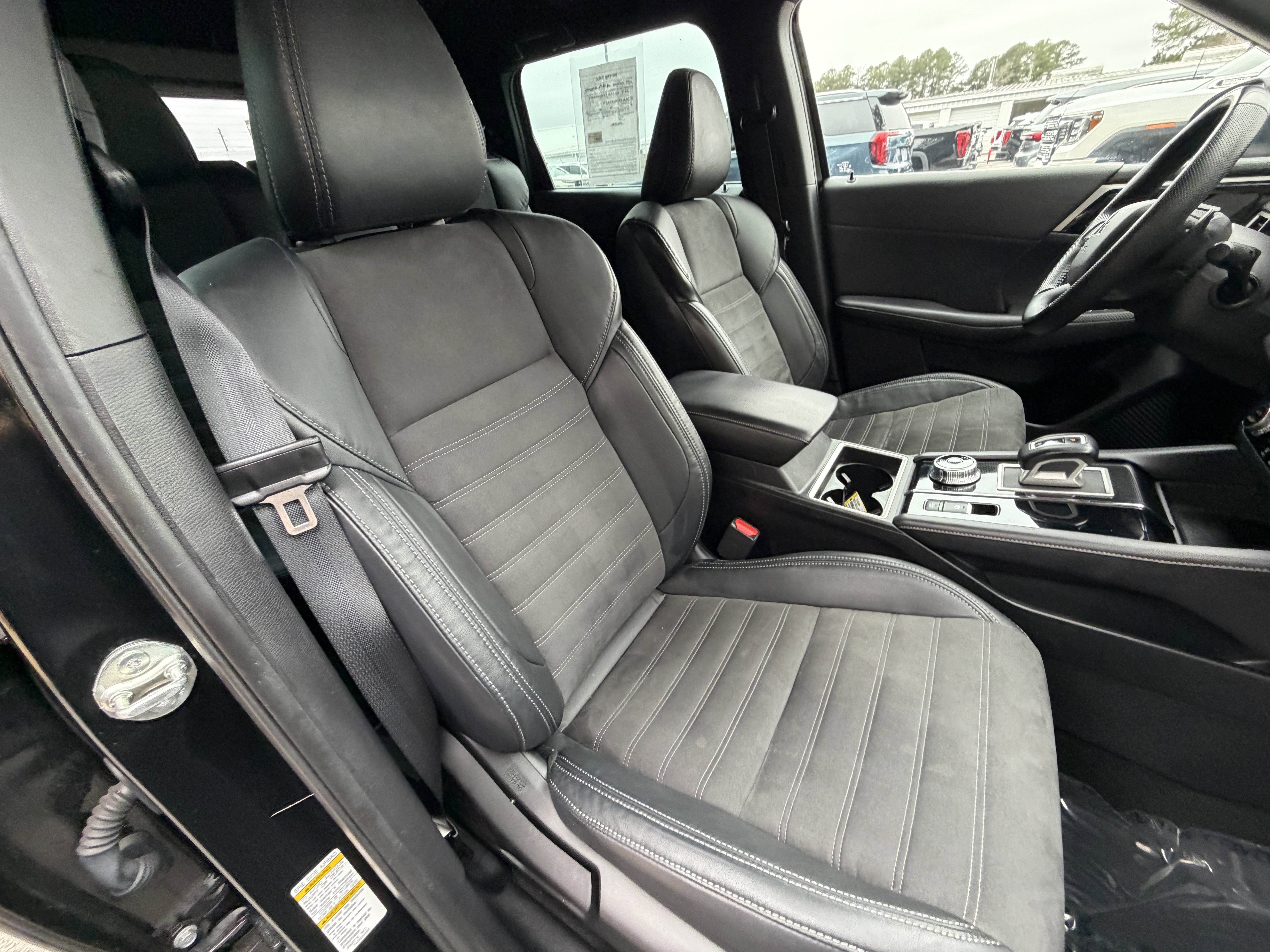 Used 2023 Mitsubishi Outlander SE Black Edition image 21