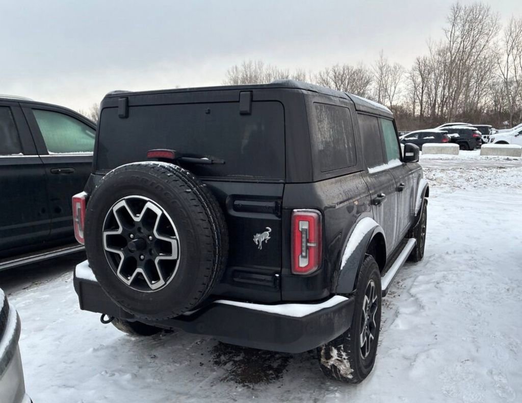 Used 2024 Ford Bronco Outer Banks image 2