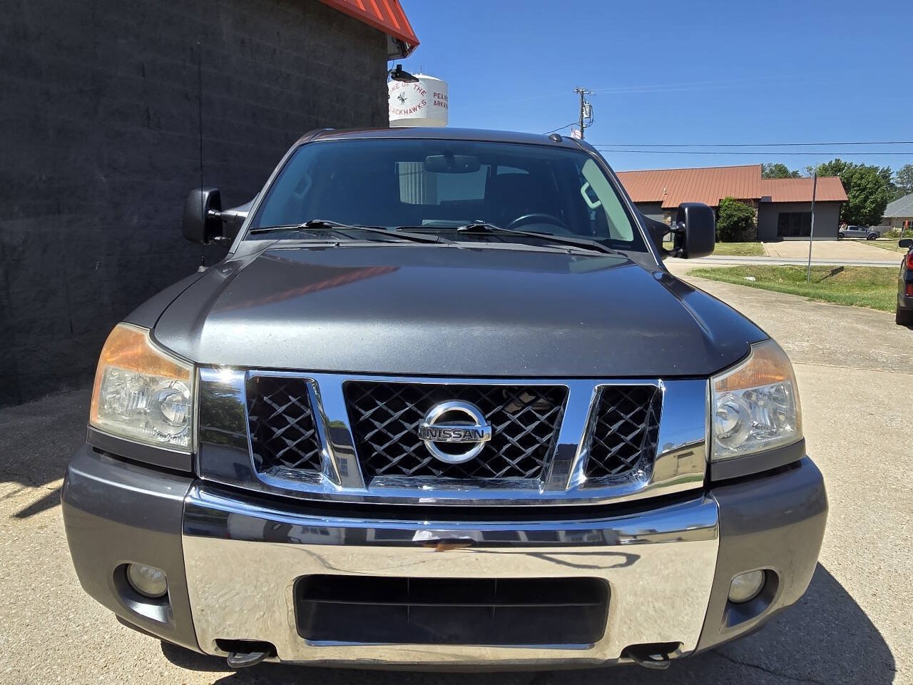 Used 2015 Nissan Titan SV w/ SV Value Truck Package AWD/4WD image 3