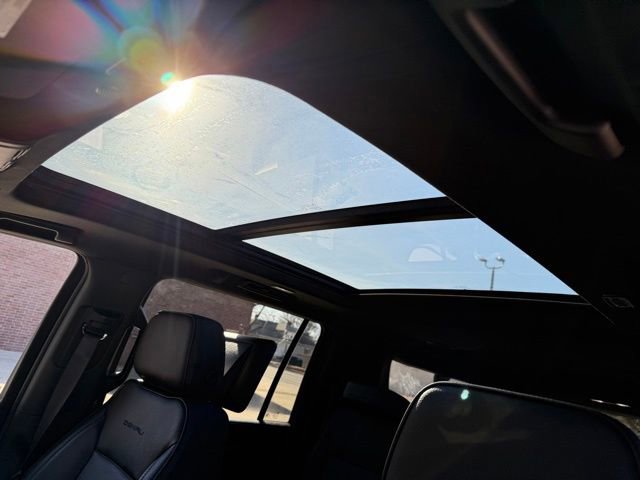 Used 2024 GMC Yukon XL Denali w/ Advanced Technology Package image 37