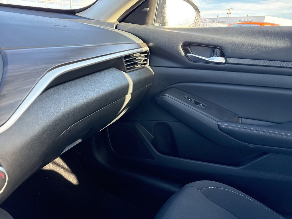 Used 2025 Nissan Altima 2.5 SV image 16