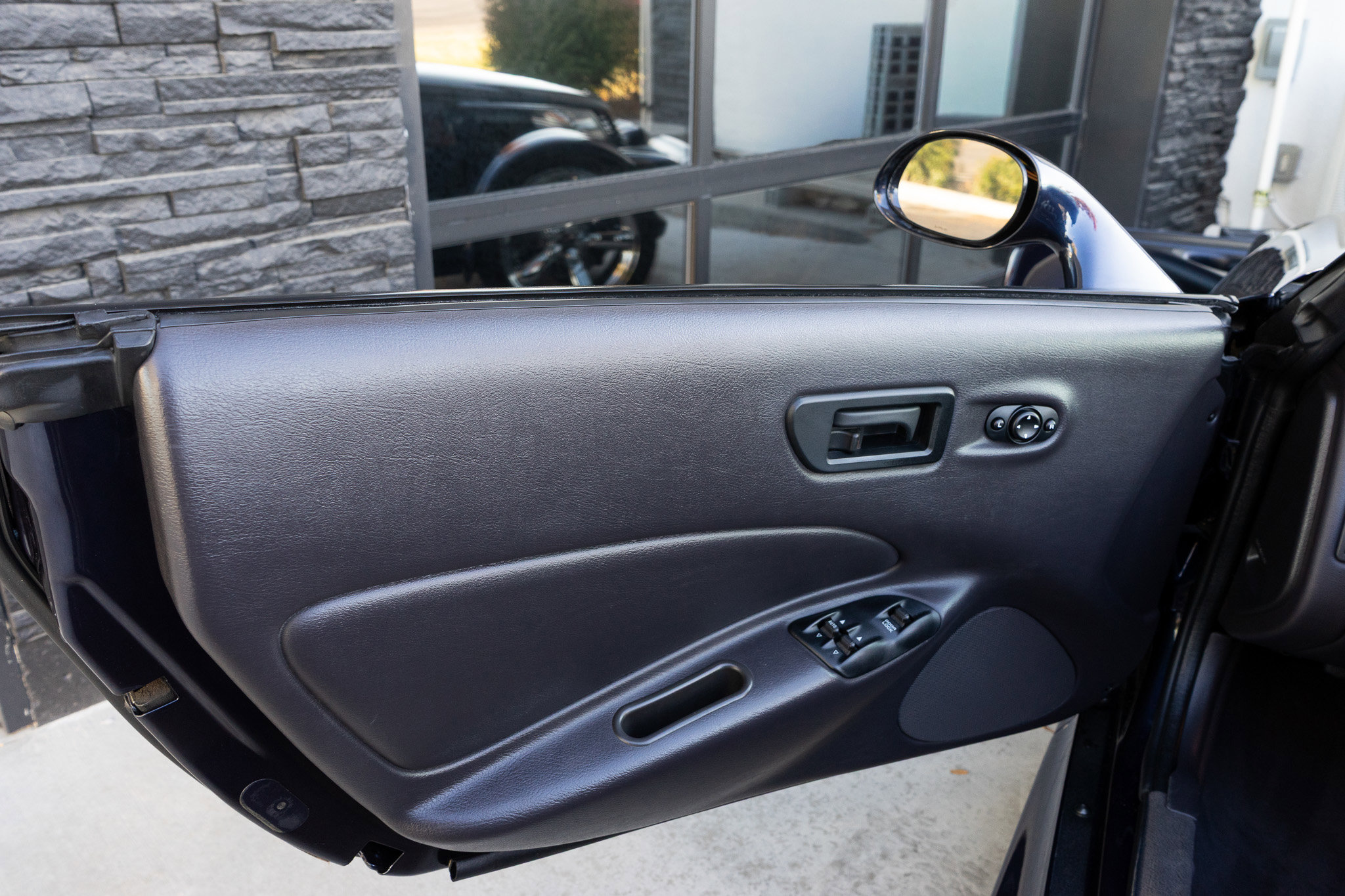 Used 2001 Chrysler Prowler image 18