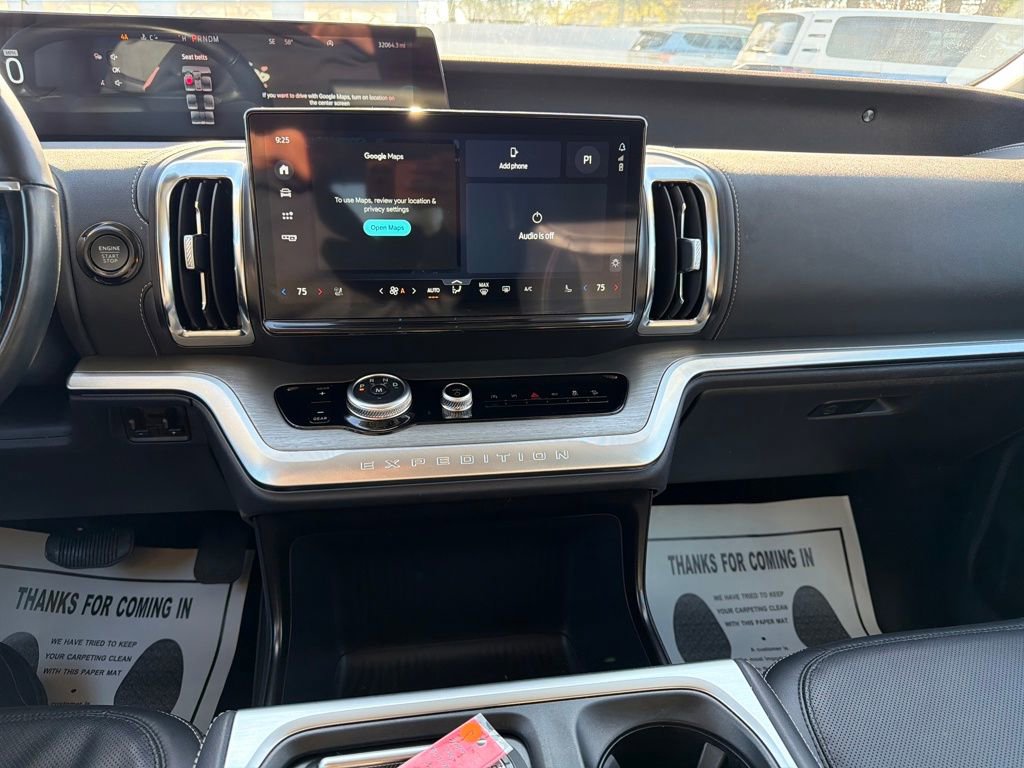 Used 2025 Ford Expedition Platinum image 36