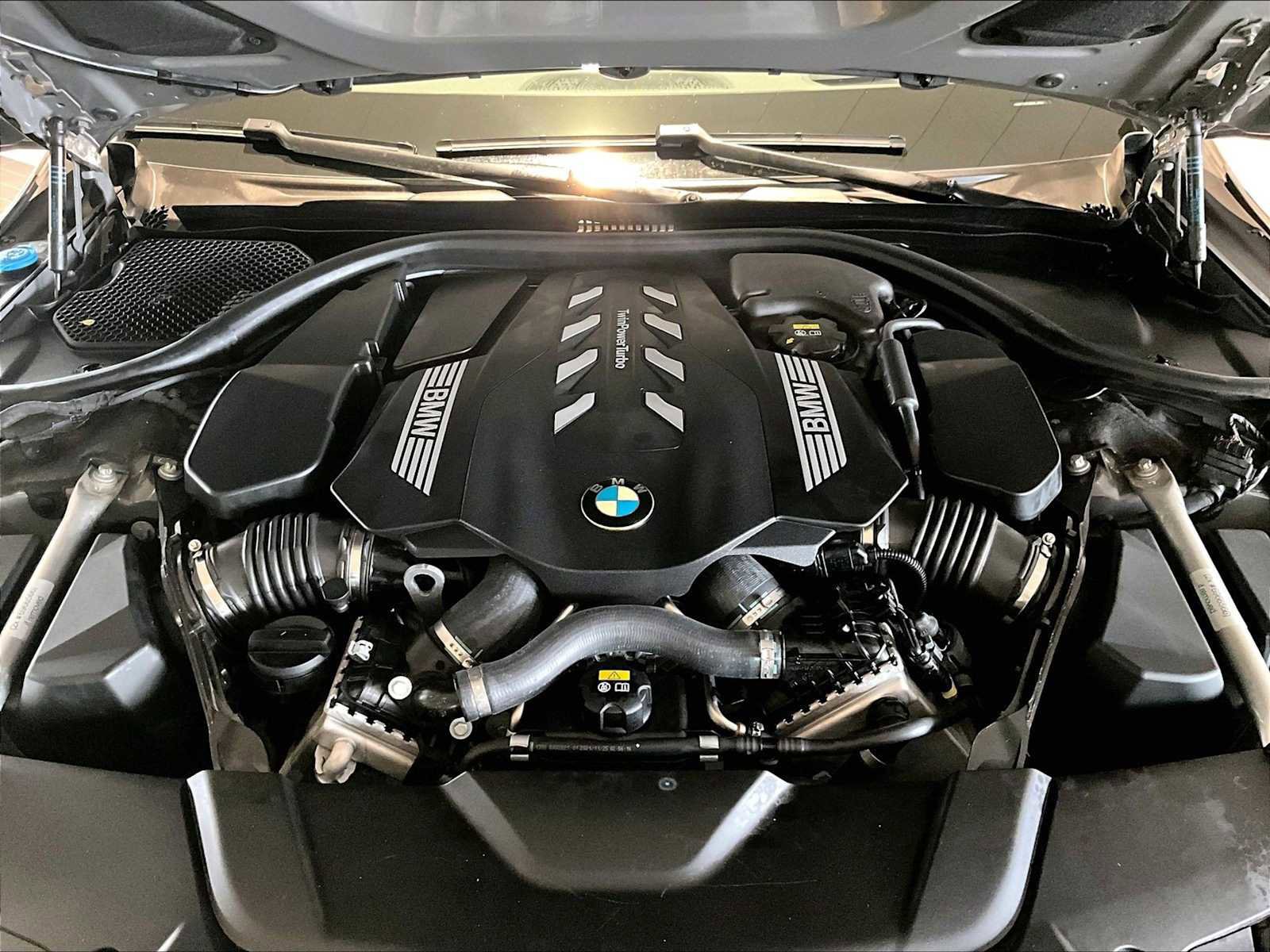 Used 2022 BMW 750i xDrive w/ M Sport Package image 24