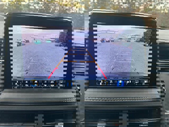 Used 2021 Chevrolet Tahoe Premier w/ Premium Package image 18