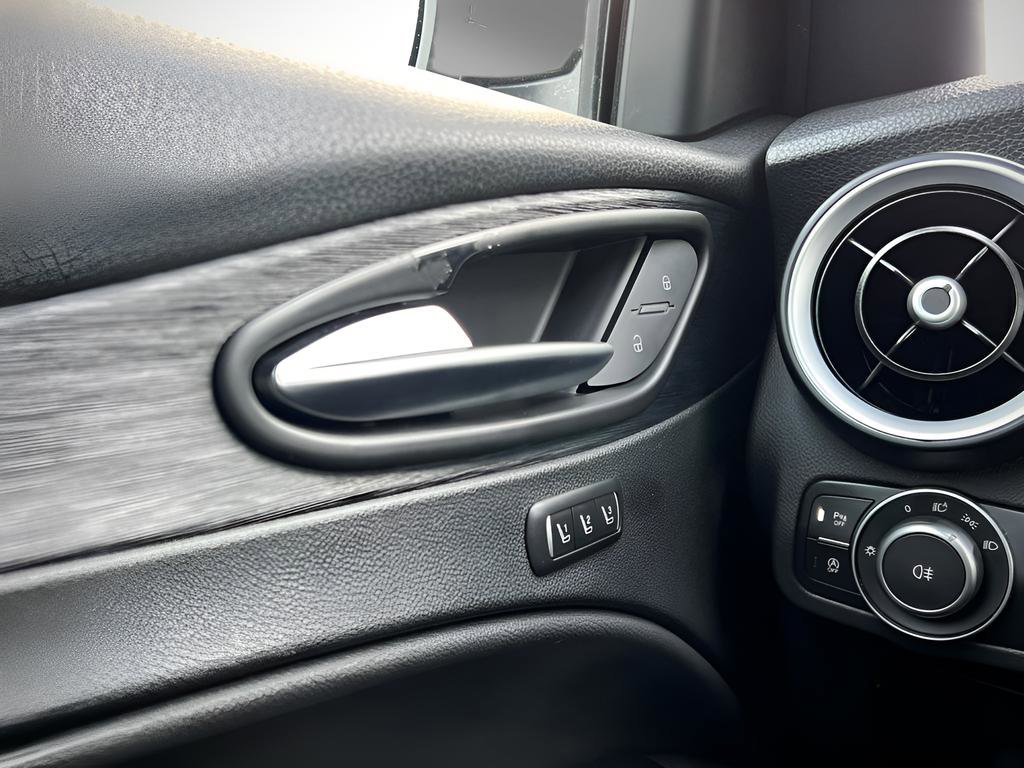 Used 2023 Alfa Romeo Stelvio Sprint RWD image 44
