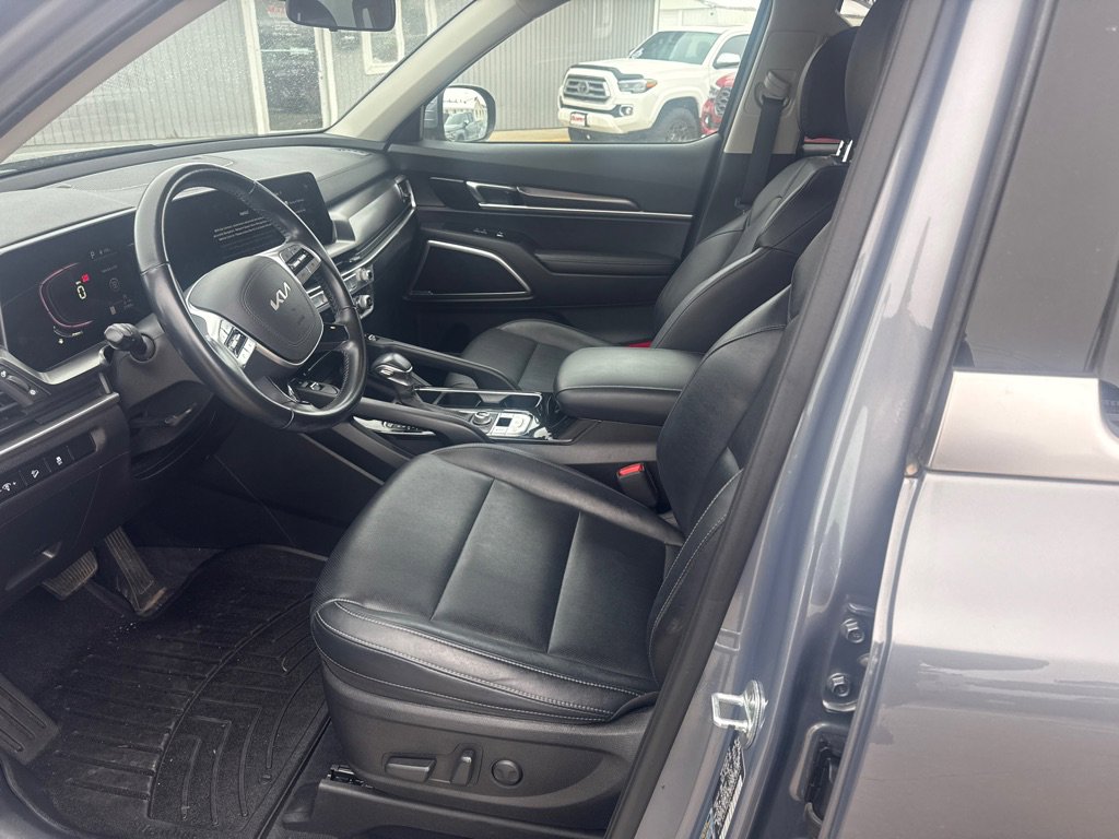 Used 2023 Kia Telluride S image 18