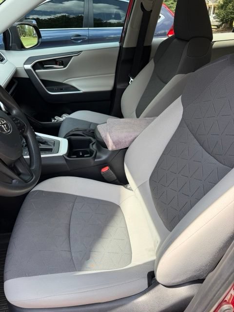 Used 2022 Toyota RAV4 XLE FWD image 9