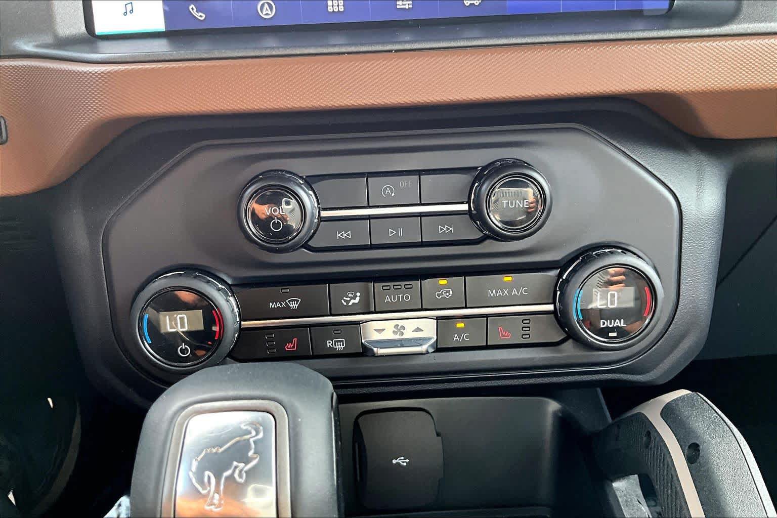 Used 2024 Ford Bronco Outer Banks AWD/4WD image 34