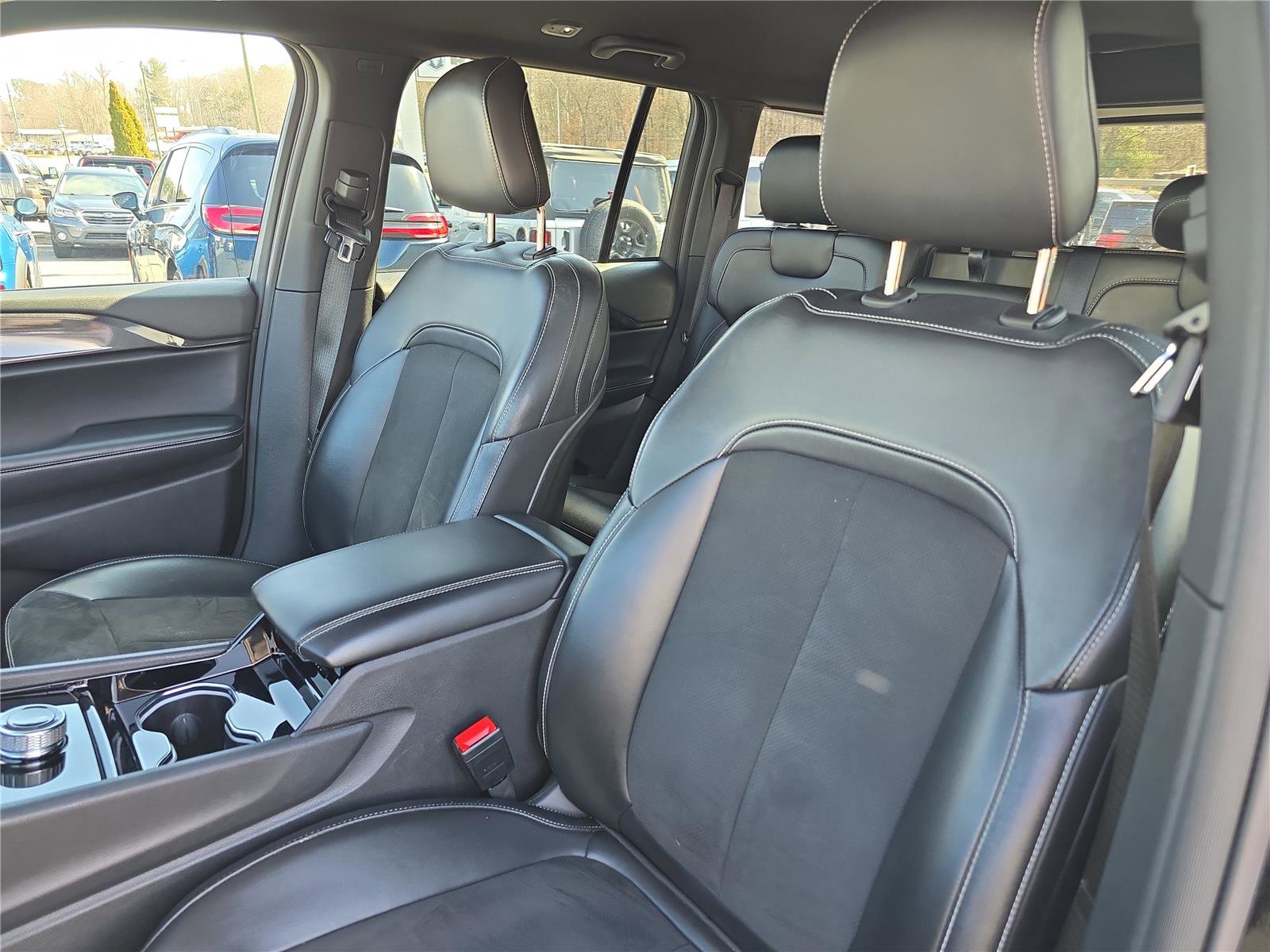 Used 2023 Jeep Grand Cherokee Altitude image 21