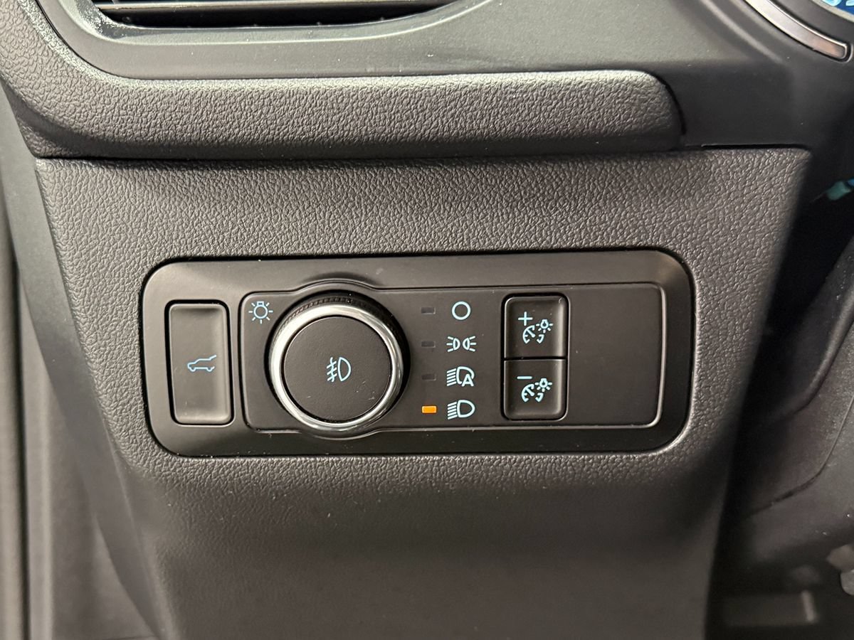 Used 2025 Ford Escape Platinum AWD/4WD image 18