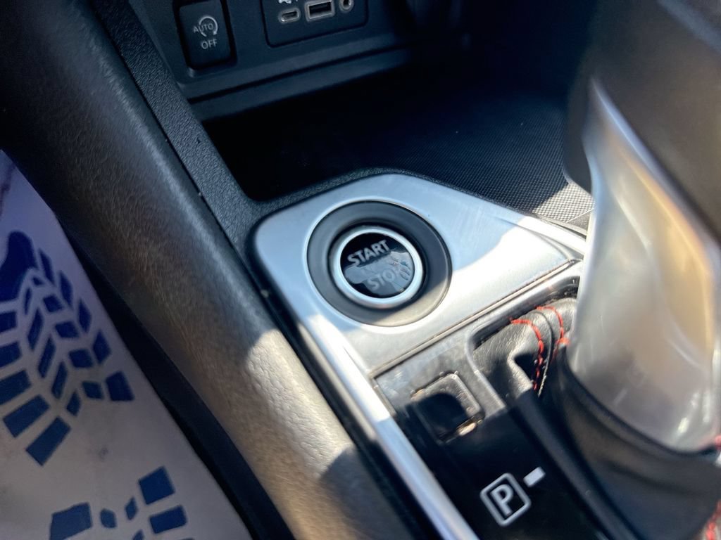 Used 2025 Nissan Sentra SR FWD image 21