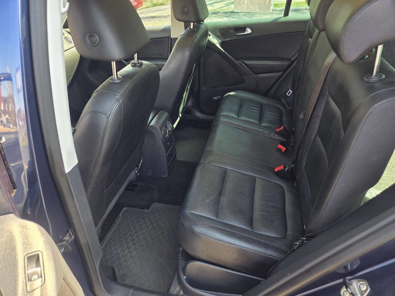 Used 2011 Volkswagen Tiguan SE image 5