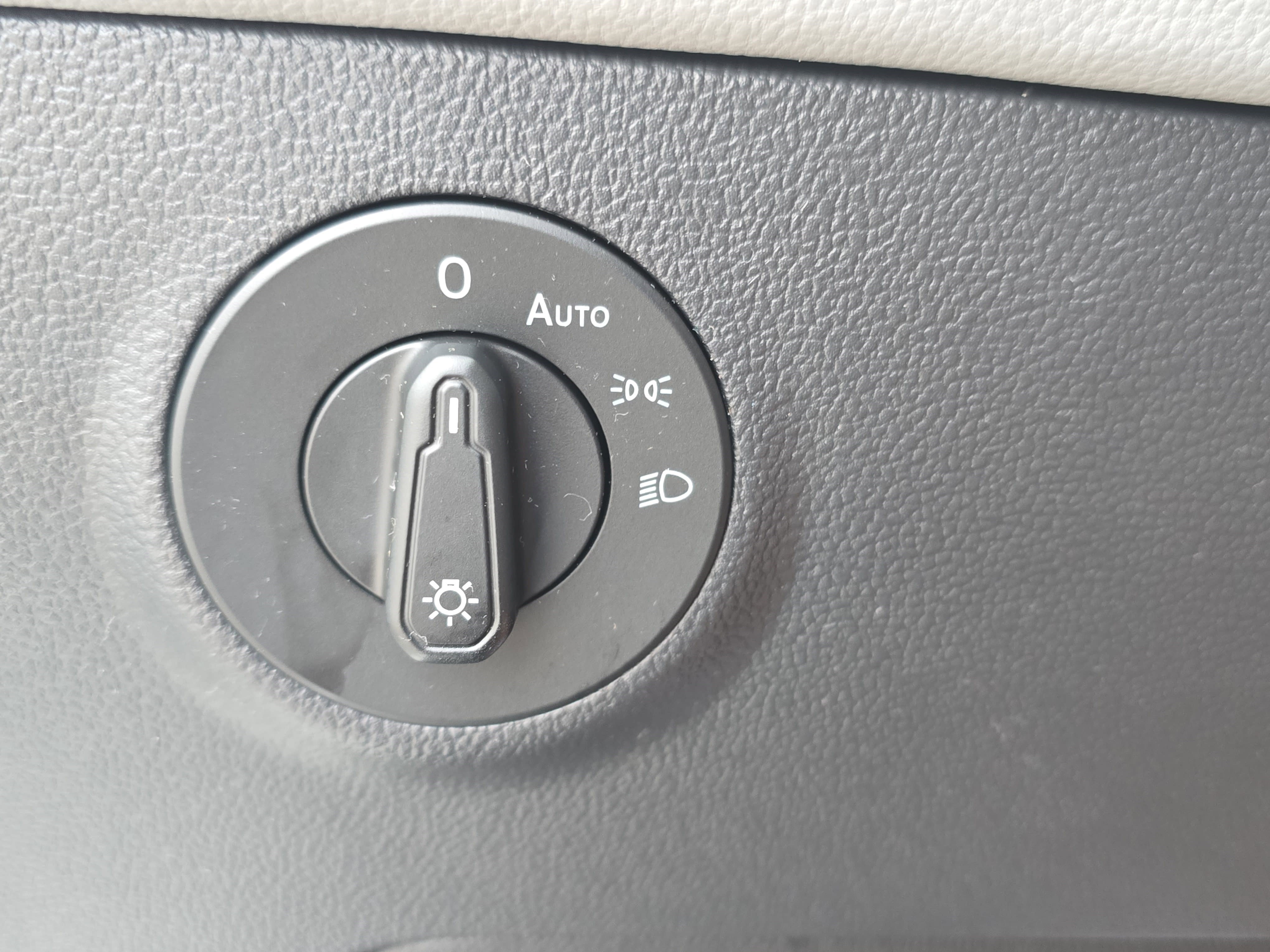 Used 2022 Volkswagen Taos SE image 23