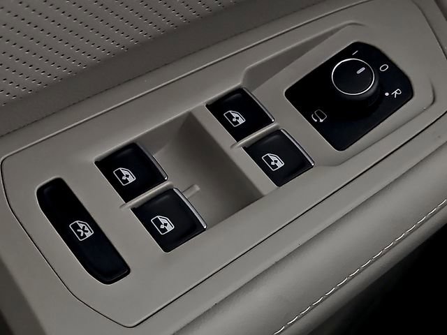 Used 2024 Volkswagen Atlas SEL Premium R-Line image 28