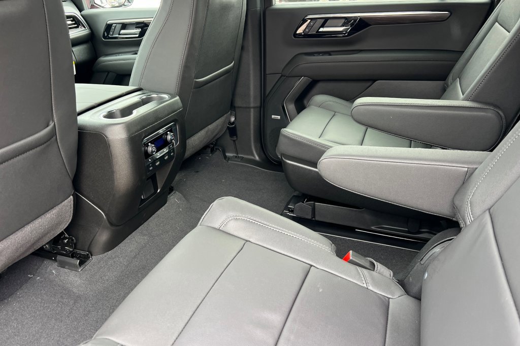 New 2026 Chevrolet Suburban Z71 image 9