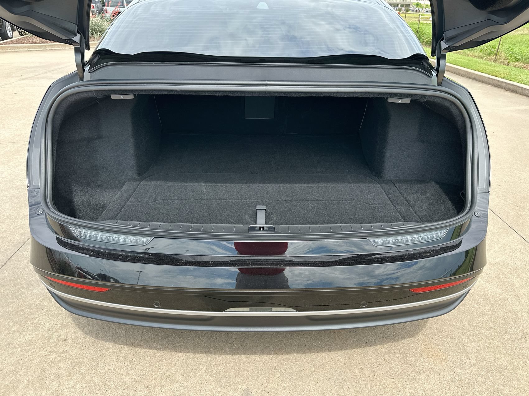 Used 2024 Lucid Air Touring AWD/4WD image 25