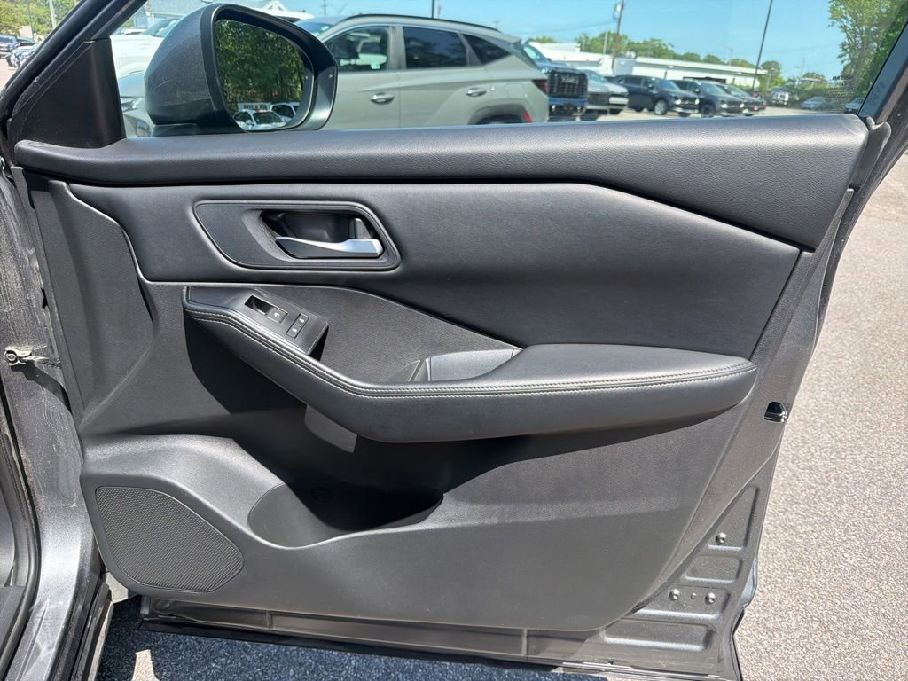 Used 2024 Nissan Rogue SV AWD/4WD image 30