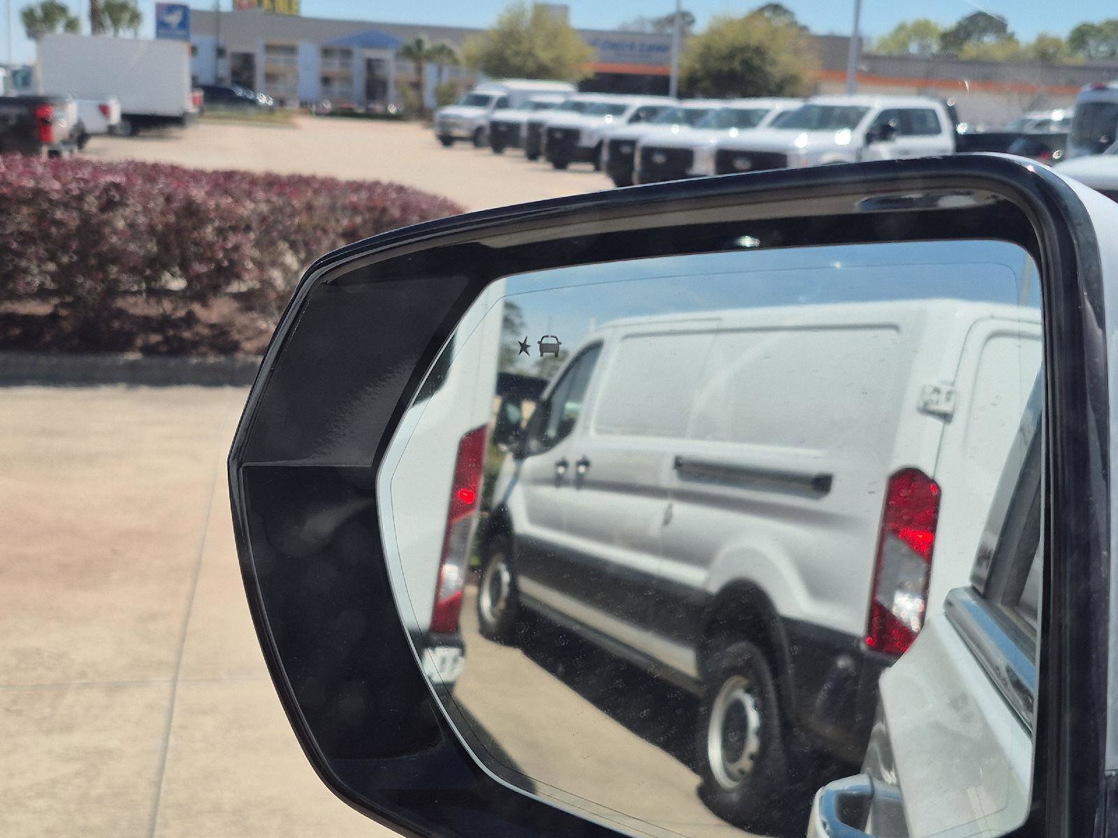 Used 2023 GMC Yukon XL SLT w/ SLT Premium Package image 3