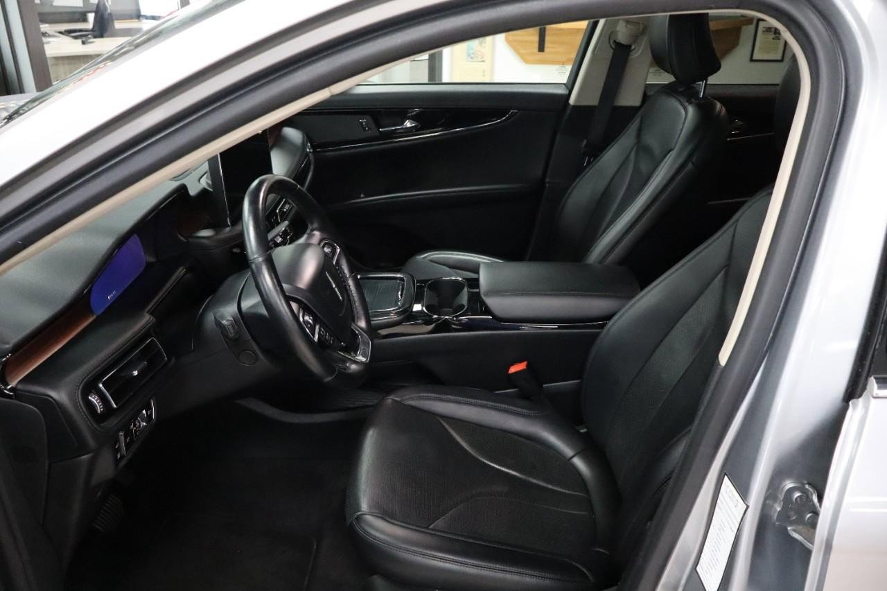 Used 2023 Lincoln Nautilus Reserve image 9