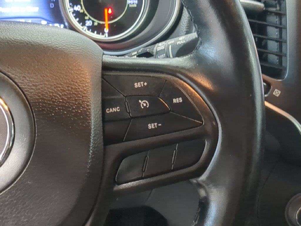 Used 2020 Jeep Cherokee Trailhawk w/ Cold Weather Group AWD/4WD image 30