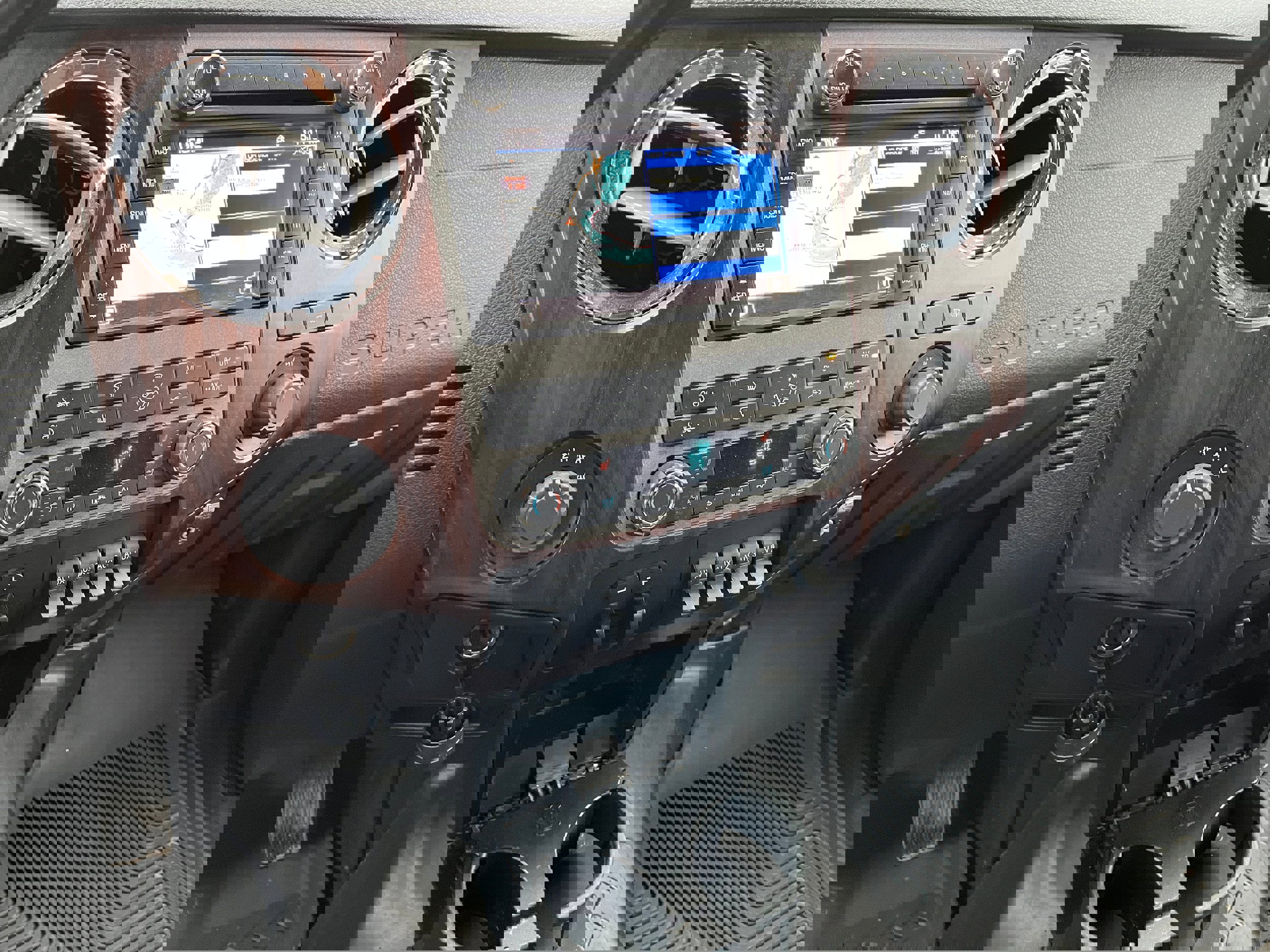 Used 2011 Ford F350 Lariat w/ Lariat Interior Pkg image 20