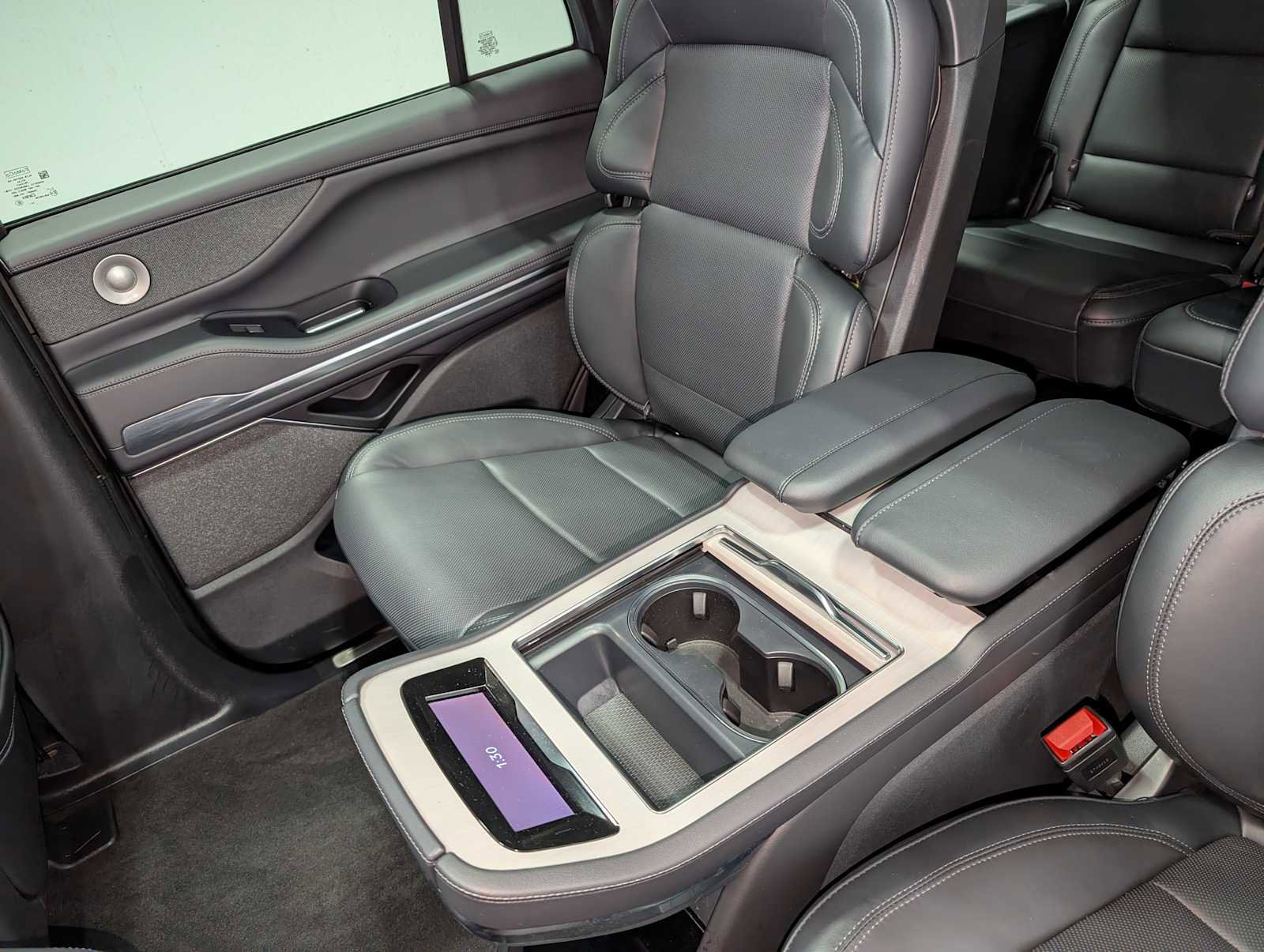 Used 2025 Lincoln Navigator Reserve w/ Jet Appearance Package image 24