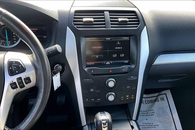 Used 2014 Ford Explorer XLT w/ Equipment Group 201A AWD/4WD image 3