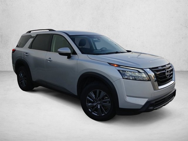 Used 2025 Nissan Pathfinder SV FWD image 3