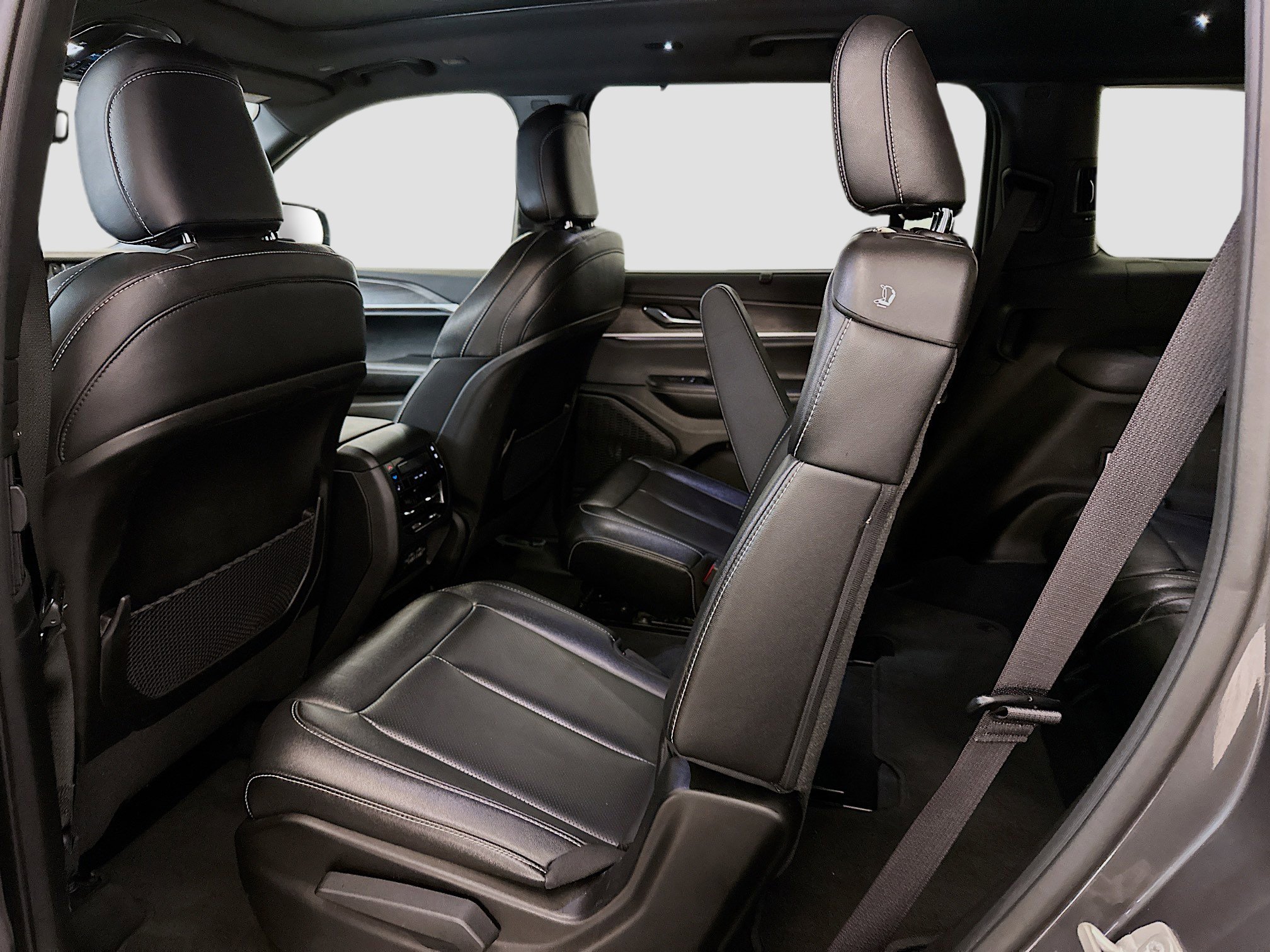 Used 2024 Jeep Grand Cherokee L Limited w/ Luxury Tech Group II image 30