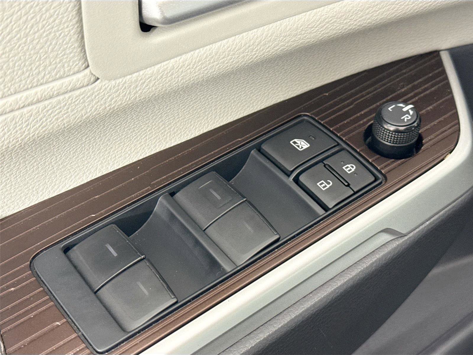 Certified 2023 Toyota Sienna XLE image 30