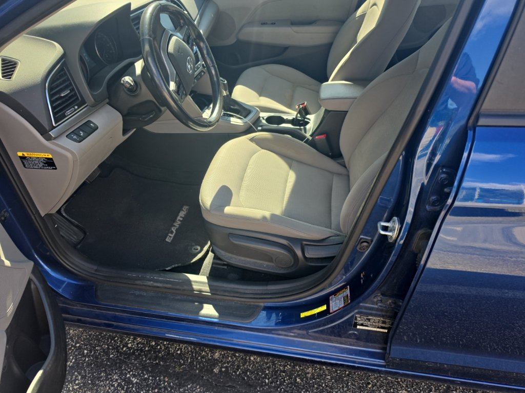 Used 2017 Hyundai Elantra ECO w/ Cargo Package FWD image 9