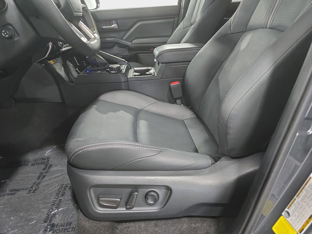 Used 2025 Toyota 4Runner Limited AWD/4WD image 24