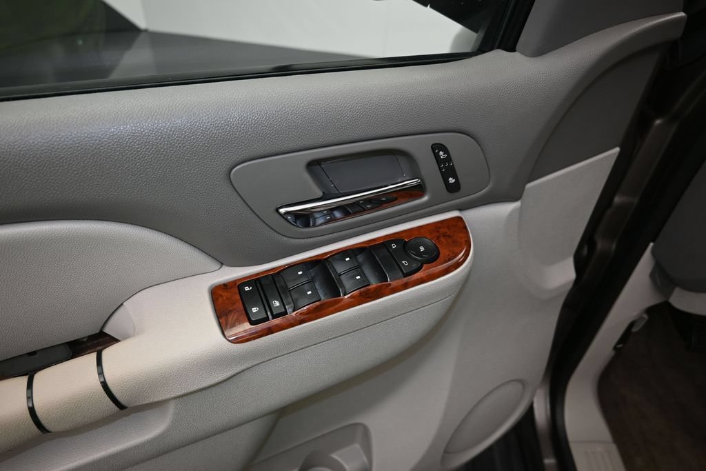 Used 2013 Chevrolet Tahoe LT RWD image 11