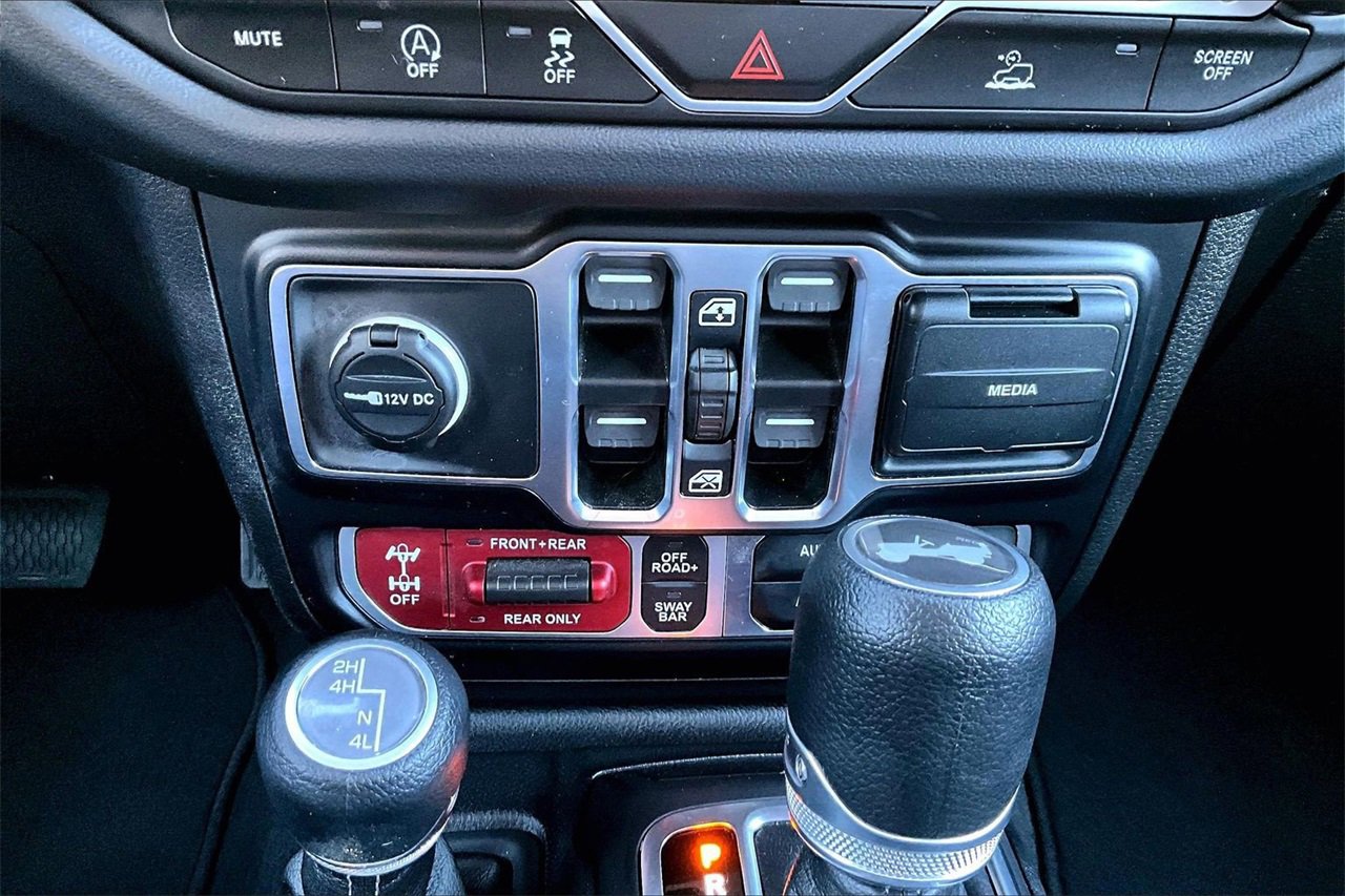 Certified 2024 Jeep Wrangler Unlimited Rubicon w/ Technology Group image 17