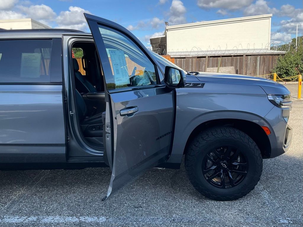 Used 2021 Chevrolet Suburban Z71 w/ Luxury Package image 36