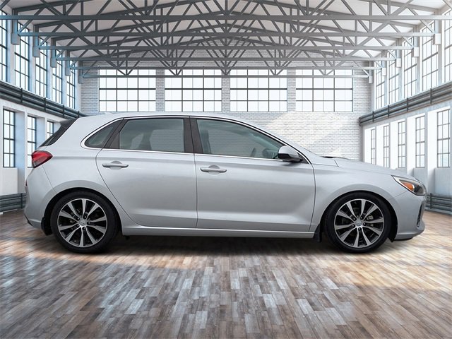 Used 2018 Hyundai Elantra GT image 3