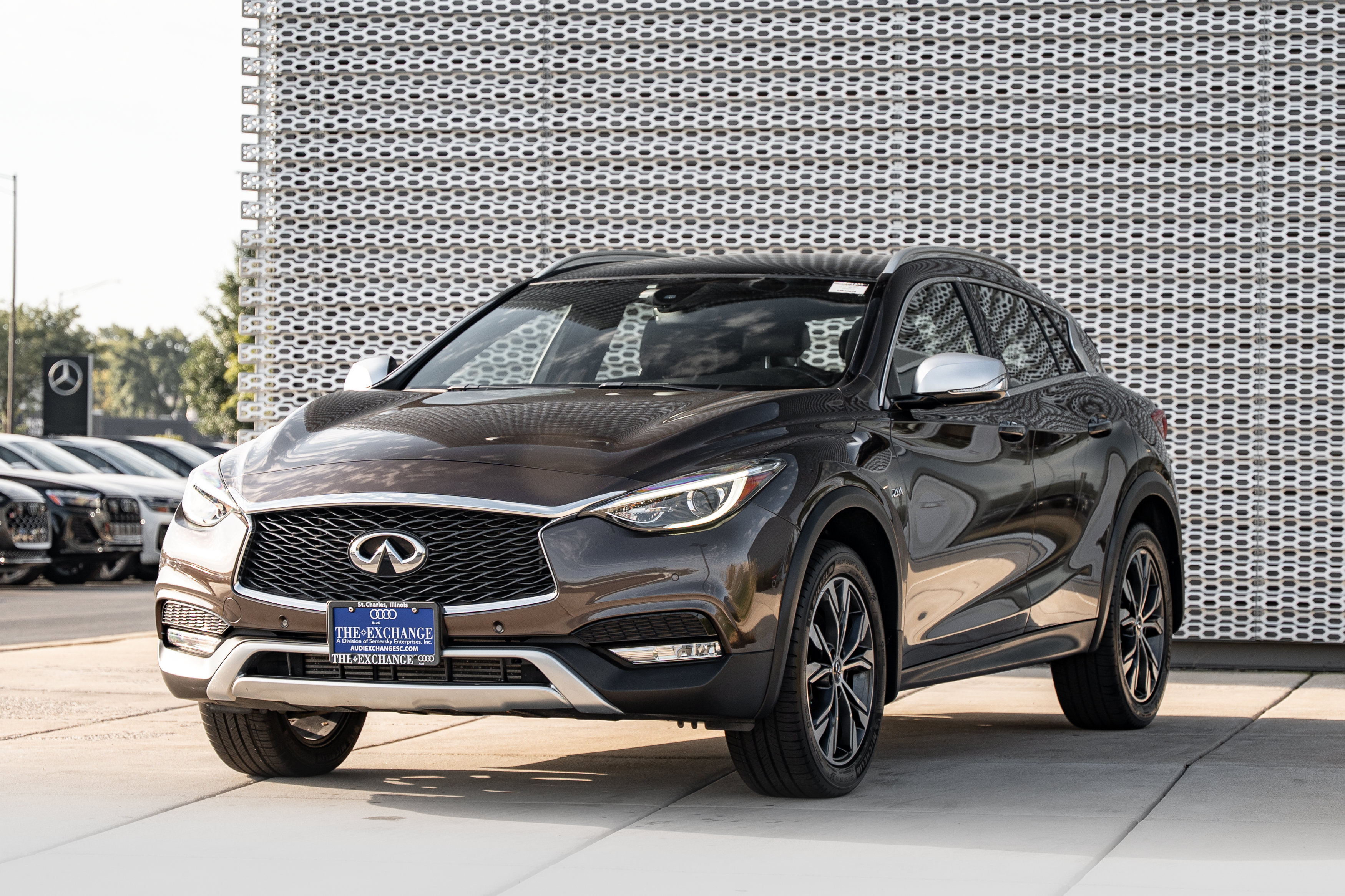 Used 2018 INFINITI QX30 Premium w/ Navigation Package AWD/4WD image 7