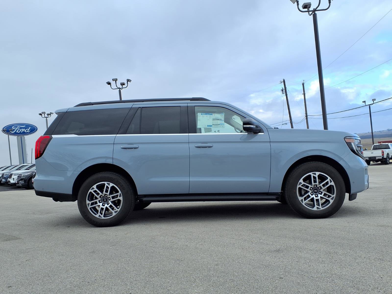 New 2025 Ford Expedition Active image 4