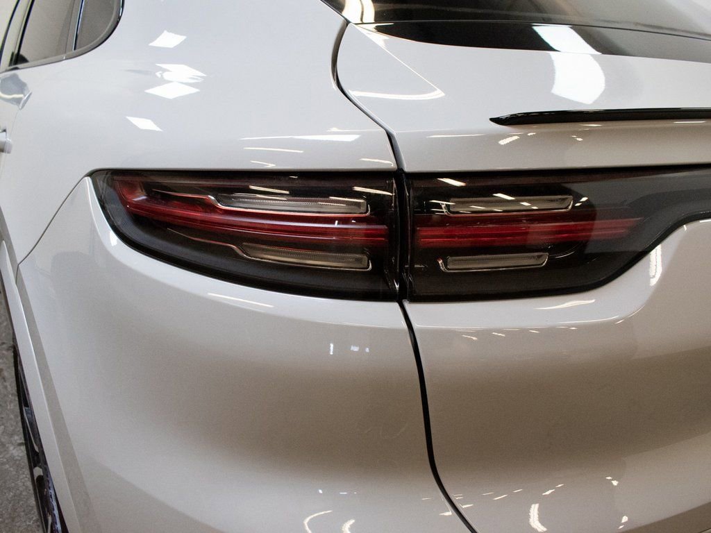 Certified 2023 Porsche Cayenne Platinum Edition image 13