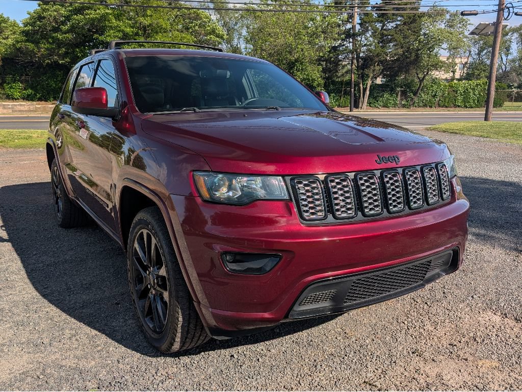 Used 2018 Jeep Grand Cherokee Altitude AWD/4WD image 3